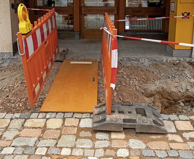 Die Pflastersteine vor dem Rathaus in ...werden soll ein asphaltierter Gehweg.   | Foto: Dieckmann