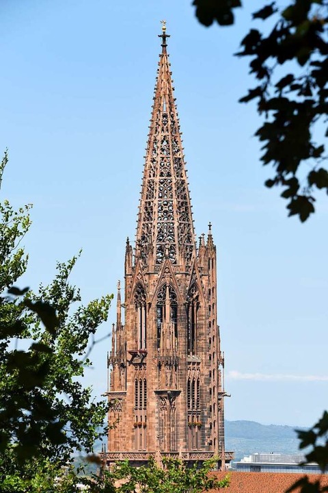 Ungewohnt: Endlich wieder freier Blick...Münsterturm &#8211; nach zwölf Jahren.  | Foto: Rita Eggstein