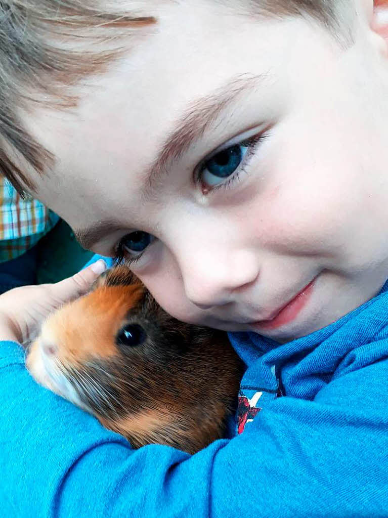 Charlotte ist das Lieblingstier unsres Sohnes Mika, welche er beim Besuch bei Oma Vreni immer streicheln darf. Das Foto hat mein Sohn Jascha gemacht. Daniel Kilchling, Malsburg