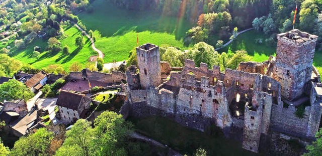 Die  Burg Rtteln gehrt zu den 22 her...den Kulturdenkmalen im Kreis Lrrach.   | Foto: Matthias Weniger
