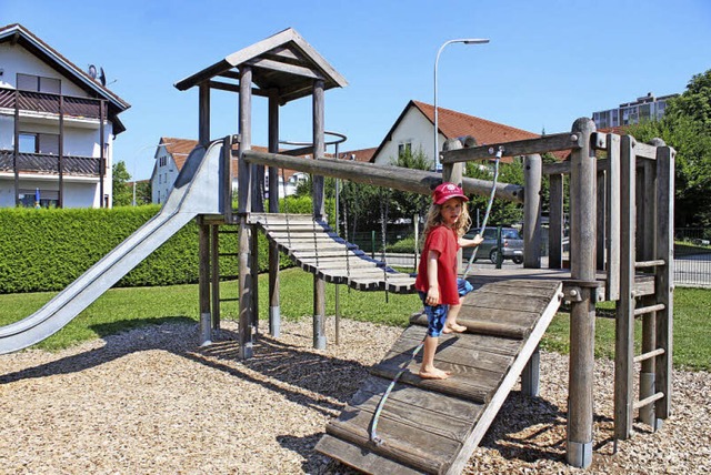 Der Kletterturm ist der optische Hingu...Tischtennisplatte und ein Bolzplatz.    | Foto: Bertsch