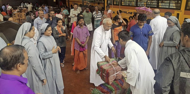 Umschlagsplatz der Hilfsgter  im bisc...hof von Trichur,  Mar Andrew Thazhat.   | Foto: Erzdizese Thrissur