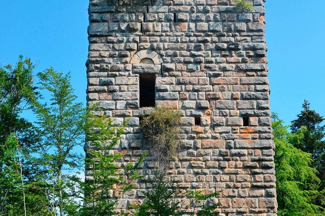 Der Bergfried der Burg Steinegg ist mi...ich in sicherer Hhe von neun Metern.   | Foto: Friedbert Zapf