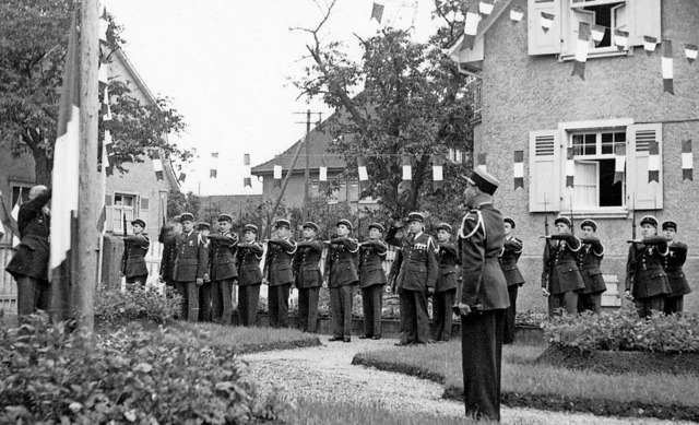 Franzsische Besatzungssoldaten begehe...Weil am Rhein ihren Nationalfeiertag.   | Foto: stadtarchiv