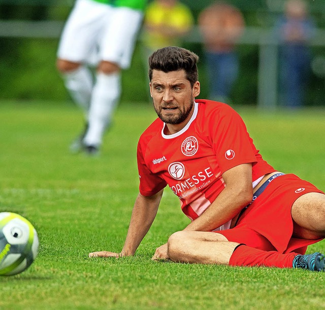 Er kann auch im Sitzen Tore erzielen, ...er Mann fr die Tore beim FC Lffingen  | Foto: Wolfgang Scheu (A)