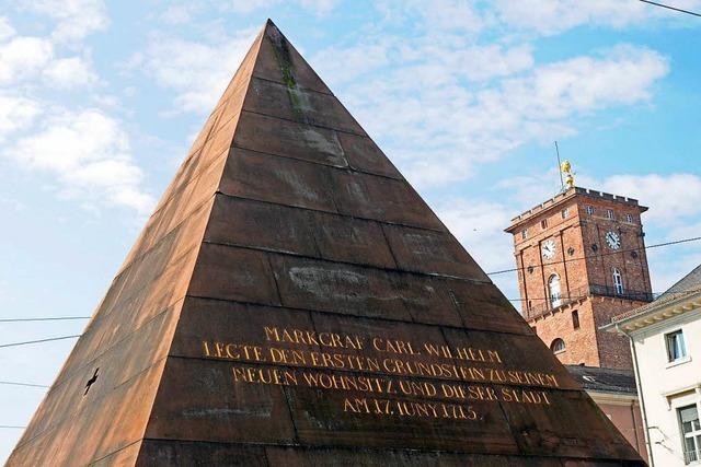 Die Pyramide steht bald wieder frei auf dem Karlsruher Marktplatz