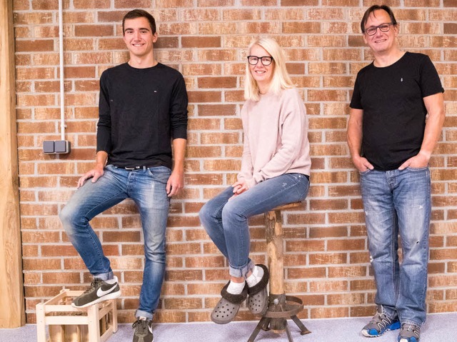 Die Gin-Macher: Phillipp Wuchner, Heike Kraft und Markus Wuchner (von links)  | Foto: Anna Lob