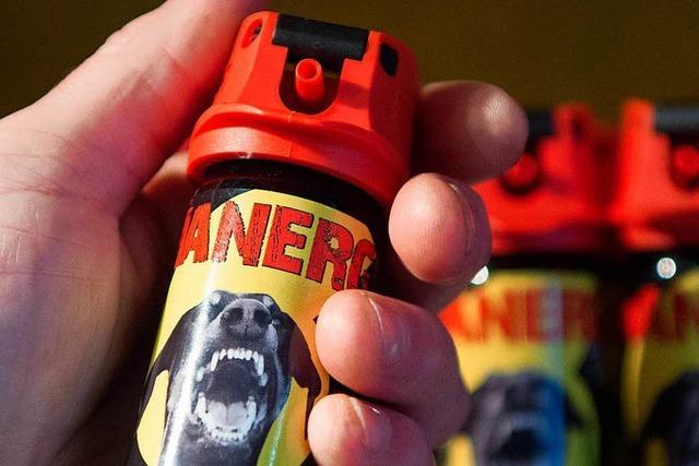 Rottweiler nicht angeleint: Radfahrer setzt Pfefferspray ein