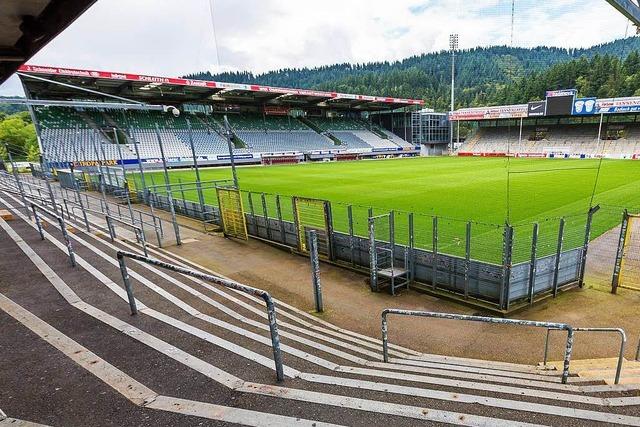 Schalke-Fans steigen auf Stadionzaun – und mssen 100 Euro Strafe zahlen