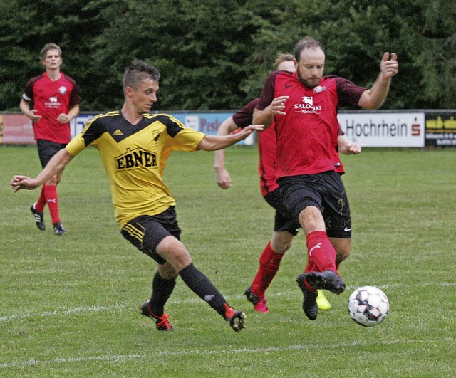 Aus dem Spiel heraus droht fr den SV ...Meier (FC Hochrhein) auf Tore hoffen.   | Foto: Michael Neubert