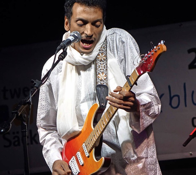 Der Tuareg-Musiker Bombino aus Niger f...n Wehr beim Festival mit Wstenblues.   | Foto: Roswitha Frey