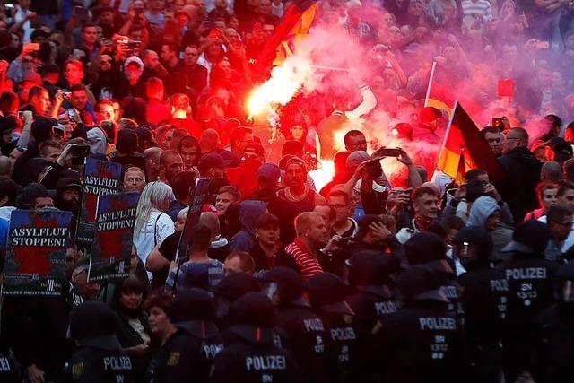 Mehrere Verletzte bei Kundgebungen in Chemnitz – Polizei unterbesetzt