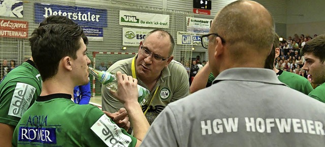 Was erwartet Trainer Michael Bohn (Mit... den HGW Hofweier in der neuen Runde?   | Foto:  Wolfgang Knstle