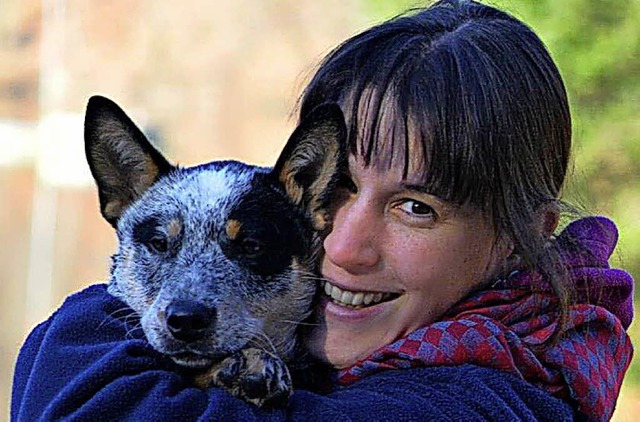 Geraldine Bach mit Bojars  Kumpel, einem Cattle-Dog.   | Foto: Bach