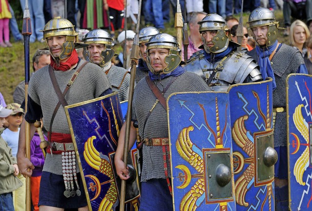 Die Legion marschiert in Hfingen auf....chichte der Rmer hautnah miterleben.   | Foto: Stadt Hfingen