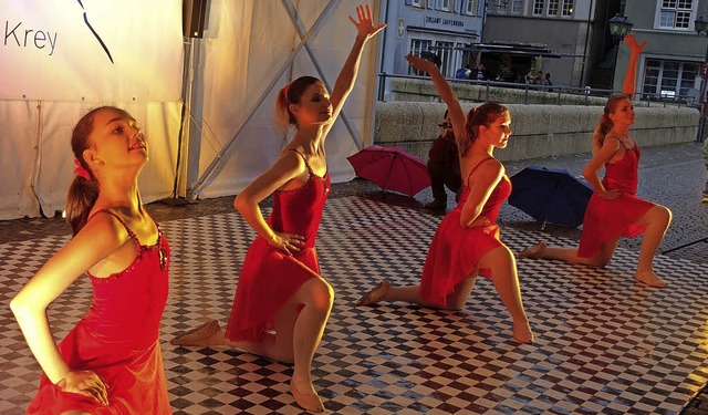 Eine choreografische Zeitreise bietet ...lettschule Krey auf der Laufenbrcke.   | Foto: Roswitha Frey