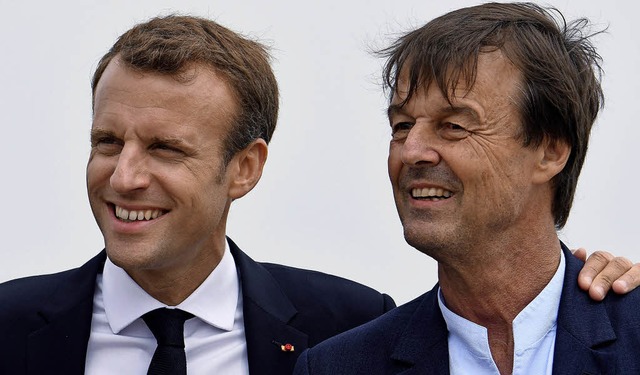 Emmanuel Macron (links) verliert in Nicolas Hulot einen beliebten Minister.   | Foto: AFP
