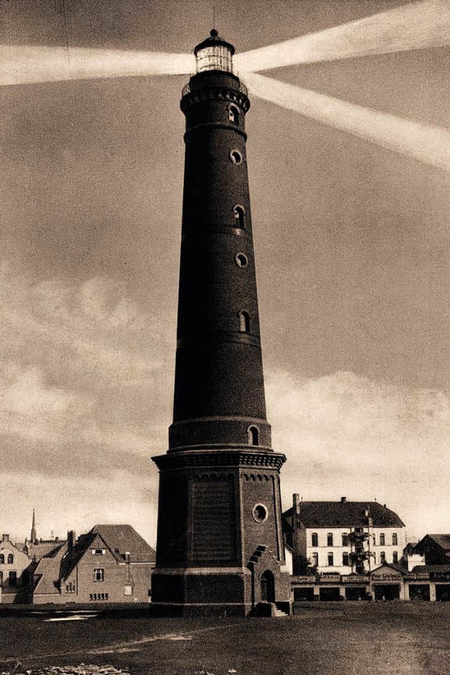 Leuchtfeuer ber einer Nordseeinsel: D...e Leuchtturm Borkum steht noch immer.  | Foto: akg-images / arkivi