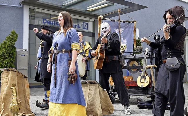 Straenmusik mit Skadefryd gab es an Samstagen im Mai.   | Foto: old