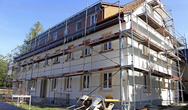 An dem Haus in der Pfohrener Baarstra...n Mnner und eine Frau untergebracht.   | Foto: Guy Simon