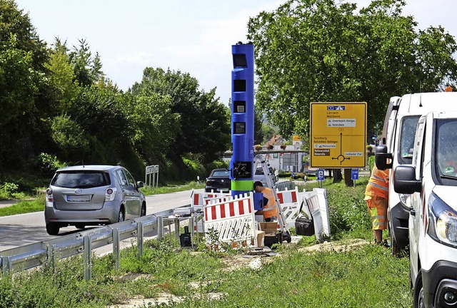 Auffllig ist die neue blaue Sule von...rdlichen Ortseingang von Heitersheim.   | Foto: M. Pfefferle