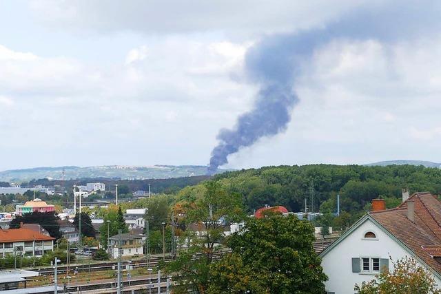 Grobrand in Lagerhalle bei der Entsorgungsfirma Khl gelscht – Schaden im sechsstelligen Bereich