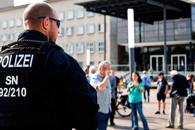 Liveblog: Polizei spricht von 900 Teilnehmern bei Demonstration von Rechten