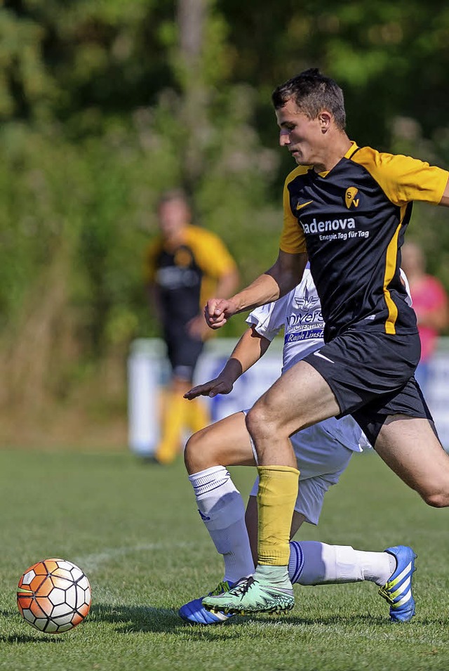 Jacob Ruf (SV Oberschopfheim, vorne) i... mit  Felix Baumann  (FSV Seelbach) .   | Foto:  Sebastian Khli