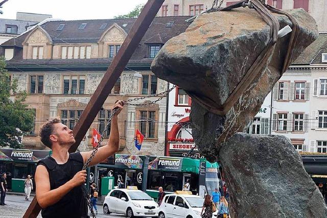Nick Steur hievt tglich tonnenschwere Steine auf dem Barfi in Basel um
