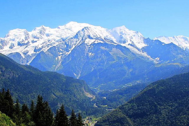 Sdlich des Mont Blanc ist das Kleinfl... aus Freiburg abgestrzt (Symbolbild).  | Foto: Vouvraysan (Adobe Stock)