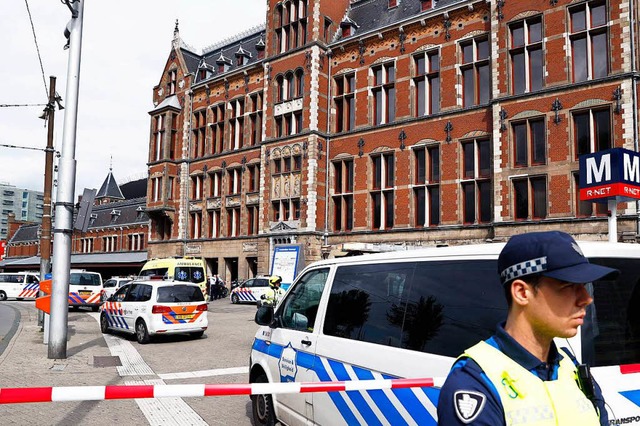 Der Bahnhof von Amsterdam am Freitagnachmittag.  | Foto: AFP