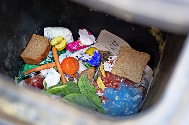 Der Kanton Basel-Stadt startet eine Informationskampagne gegen Food Waste.   | Foto: dpa