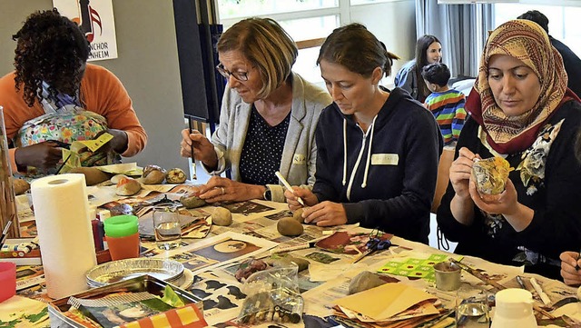 Beim Treffen knnen die Frauen malen und basteln.   | Foto: Wolfgang Knstle