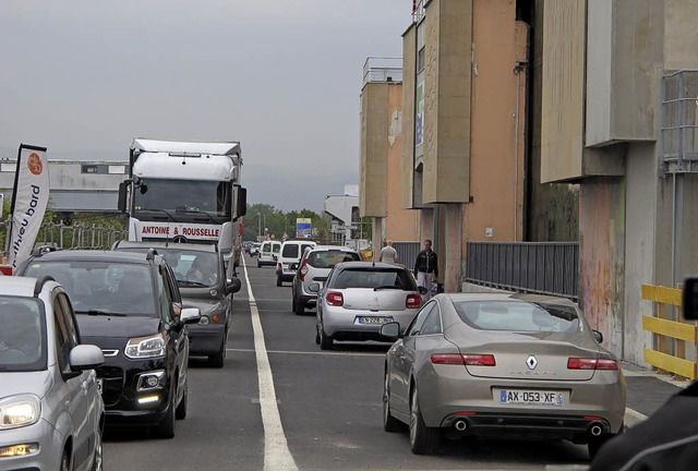 Kaum waren die sanierten Brcken geff...tverkehr wieder dicht darber hinweg.   | Foto: dvn