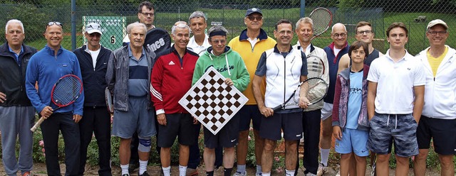 Sieger beim achten Inzlinger Schach-Te...ls Bester im Tennis und Schach bekam.   | Foto: Paul Schleer
