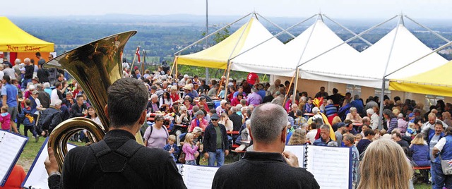 &#8222;Volles Haus&#8220; hatte der Ho...er unterhlt die Stadtmusik die Gste.  | Foto: Sylvia-Karina Jahn