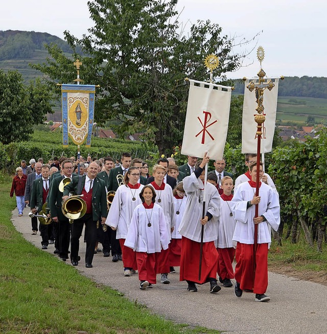 Die Ministranten fhrten die Prozessio...on der Winzerkapelle und der Gemeinde.  | Foto: Roland Vitt