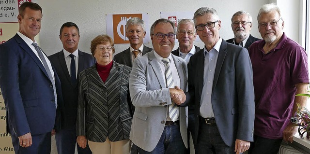 Trgerwechsel besiegelt: Mit Caritasvo...s Runge, Georg Grandy und Klaus Hoppe   | Foto: Fotos: Hans-Peter Mller