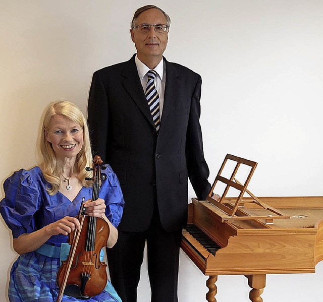 Annette Dorothe Weismann und Bernhard... Nothilfe im Barocksaal des Klosters.   | Foto: Veranstalter