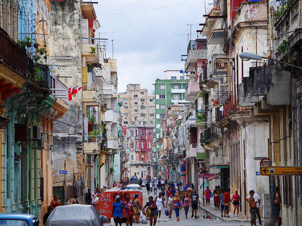 Es ist immer viel los auf den Straen von Havanna, Kuba, wie Martina Vgtle aus Freiburg zu berichten wei.  