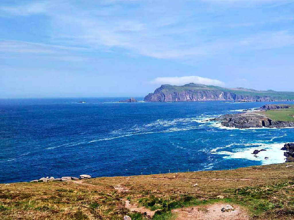 Steilkste trifft azurblauen Ozean in Donegal, Irland. Aufgenommen von Franz Brsig aus Rheinfelden. 