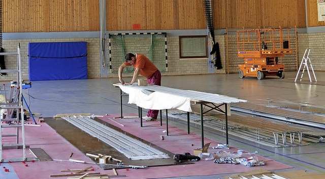 In der Sporthalle wurden Deckenstrahlplatten aufgebracht.   | Foto: Gemeinde