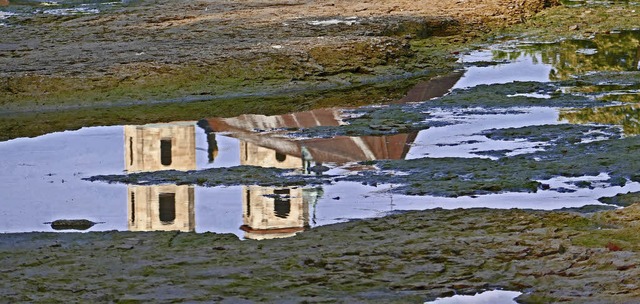 Der Rhein bei Bad Sckingen hat wegen ...nhaltenden Trockenheit Niedrigwasser.   | Foto: Karl Braun