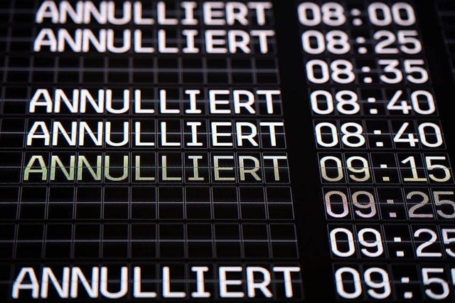Fllt ein Flug aus, stehen Passagieren bis zu 600 Euro Entschdigung zu.  | Foto: dpa