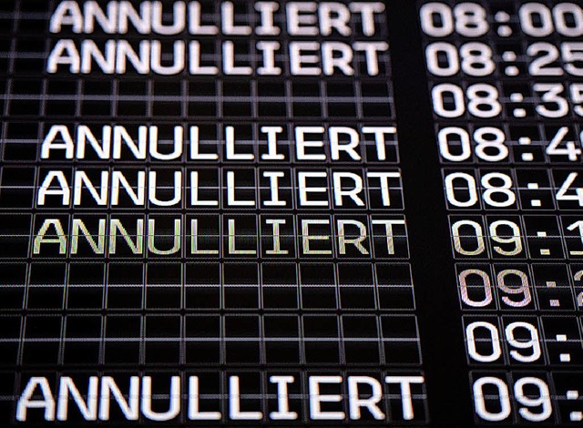 Fllt ein Flug aus, haben Passagiere A...h auf bis zu 600 Euro Entschdigung.    | Foto: dpa