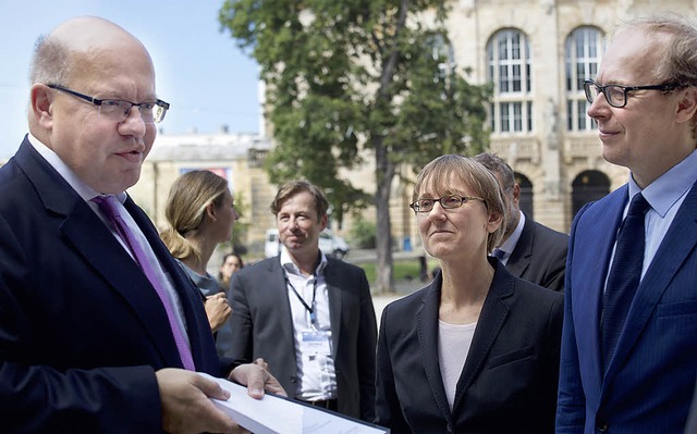 In Freiburg nahm Wirtschaftsminister P...klung des Wettbewerbsrechts entgegen.   | Foto: Niklas GAUS