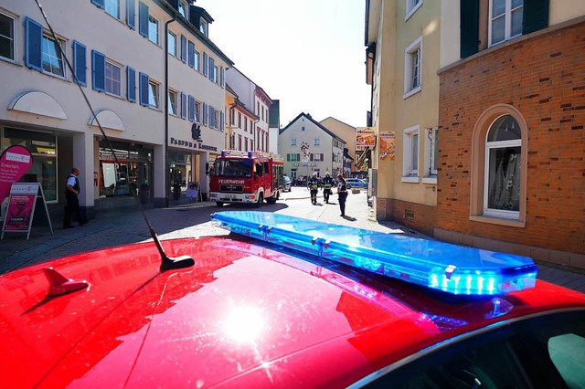 Die Schopfheimer Feuerwehr ging einem ...elbrand im Flur eines Geschftshauses.  | Foto: Andr Hnig