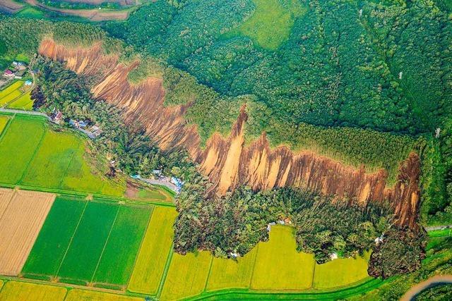 Opfer und Schden durch starkes Erdbeben in Nordjapan