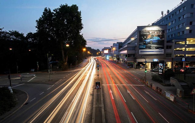 Stuttgart: Autos fahren ber die Kreuzung Neckartor  | Foto: dpa