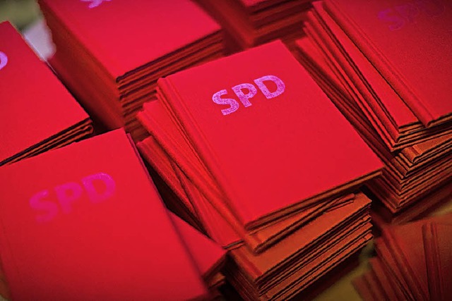 Ihr Parteibuch behalten die Genossen auch nach der Fusion mit Kippenheim.   | Foto: dpa